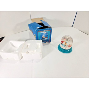 Enesco Clean Sweep Snowdome By John Jonik‎ Santa Claus Christmas Decoration 1989